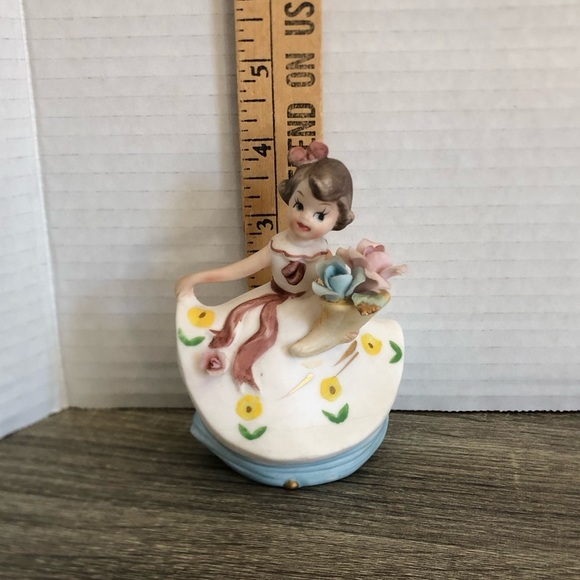 Vtg Arnart Japan Girl with Flowers Figurine - Picture 11 of 11